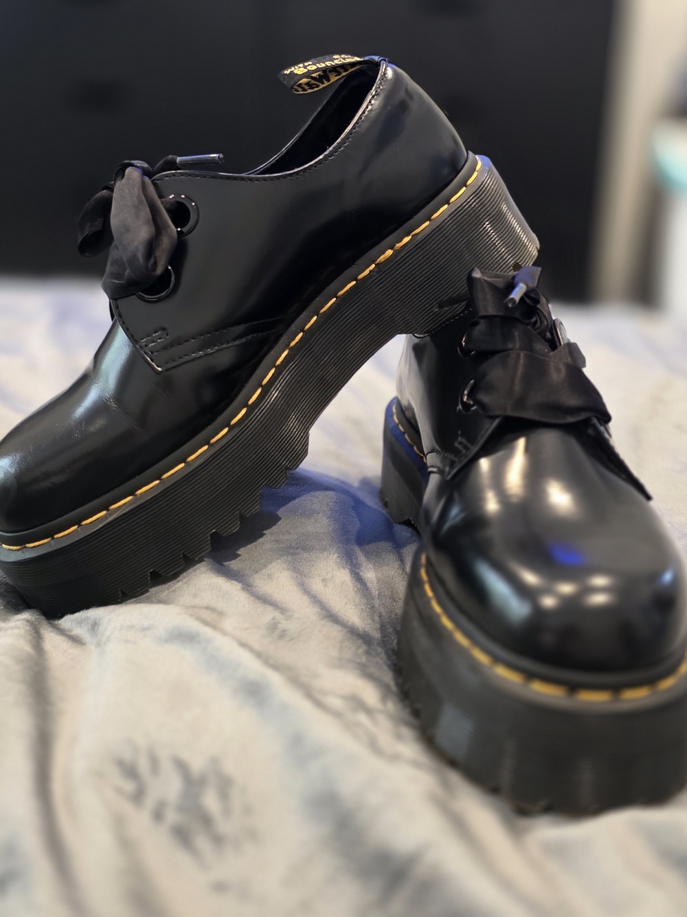 Women’s Doc Marten Holly With Ribbon Laces
